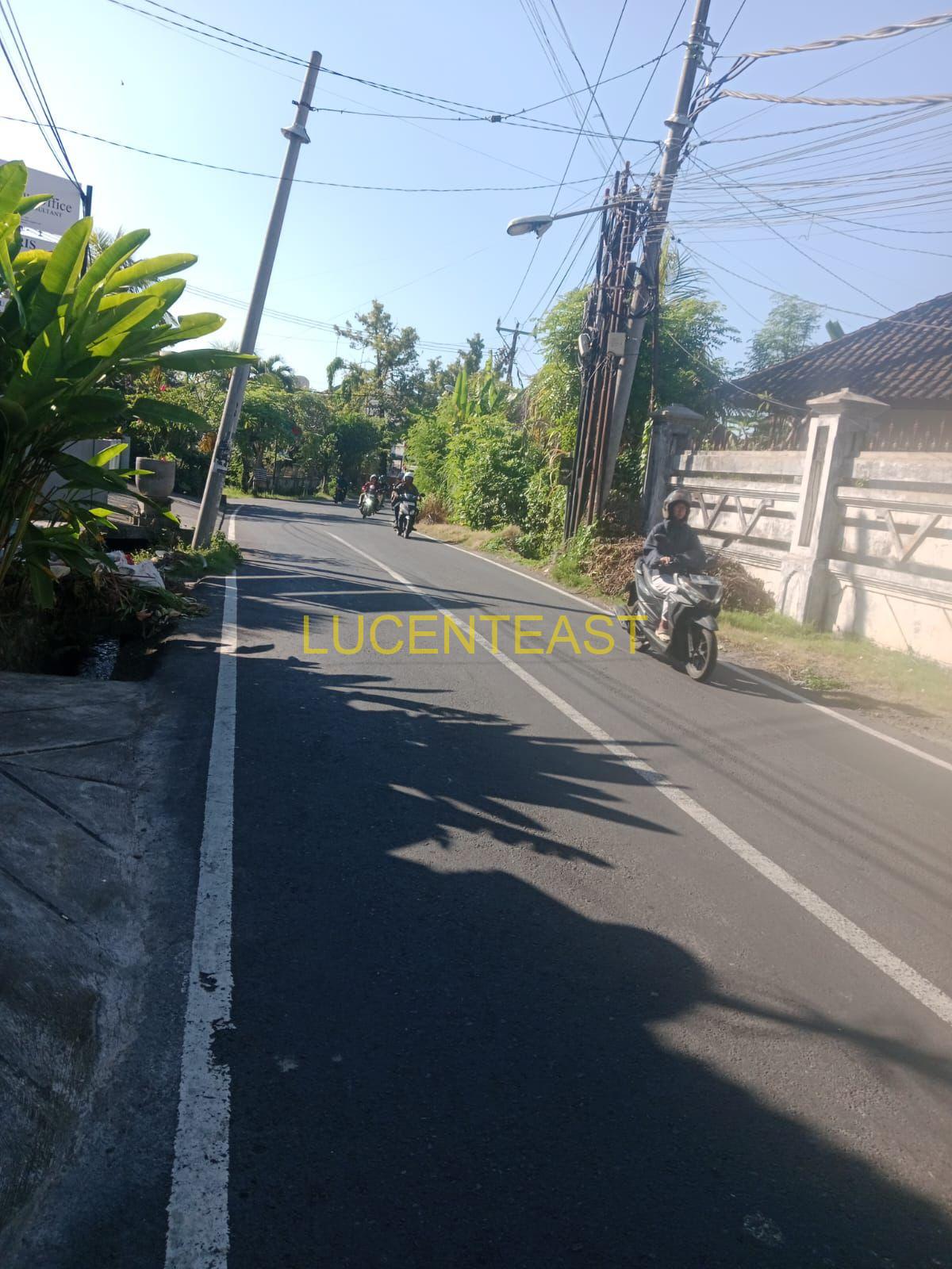 JUAL VILLA JALAN UTAMA SEDAP MALEM