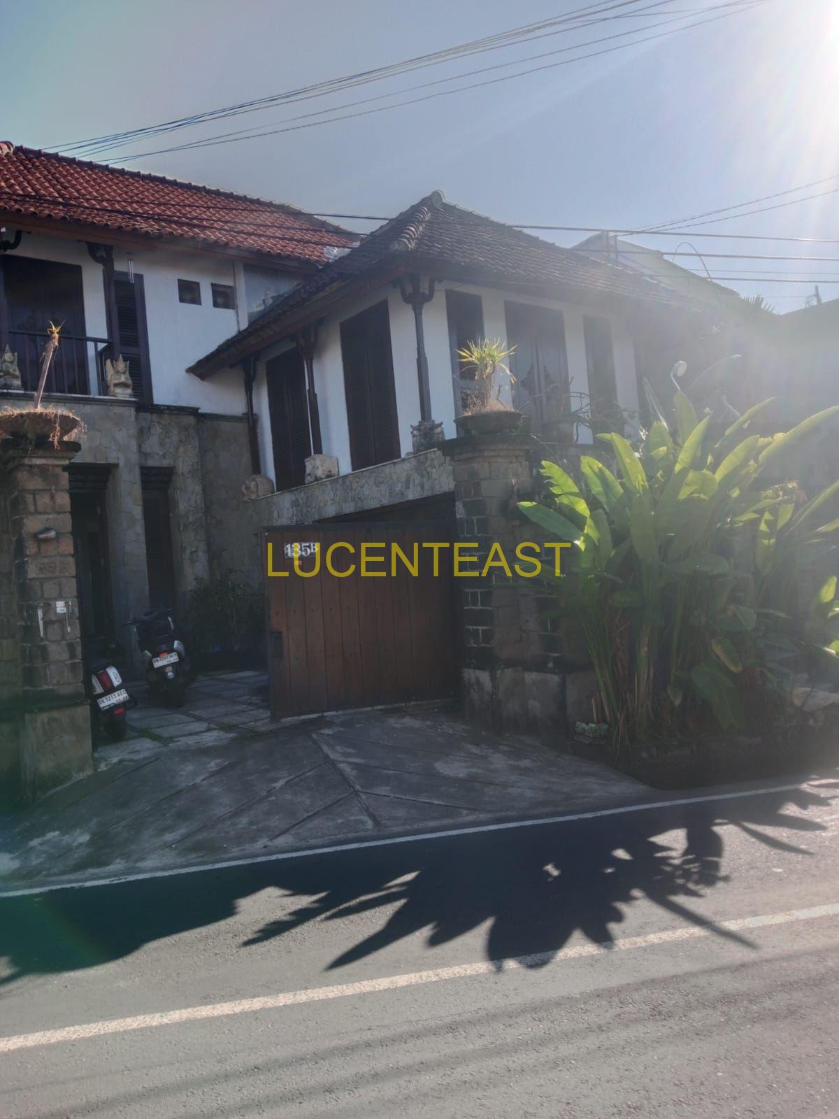 JUAL VILLA JALAN UTAMA SEDAP MALEM