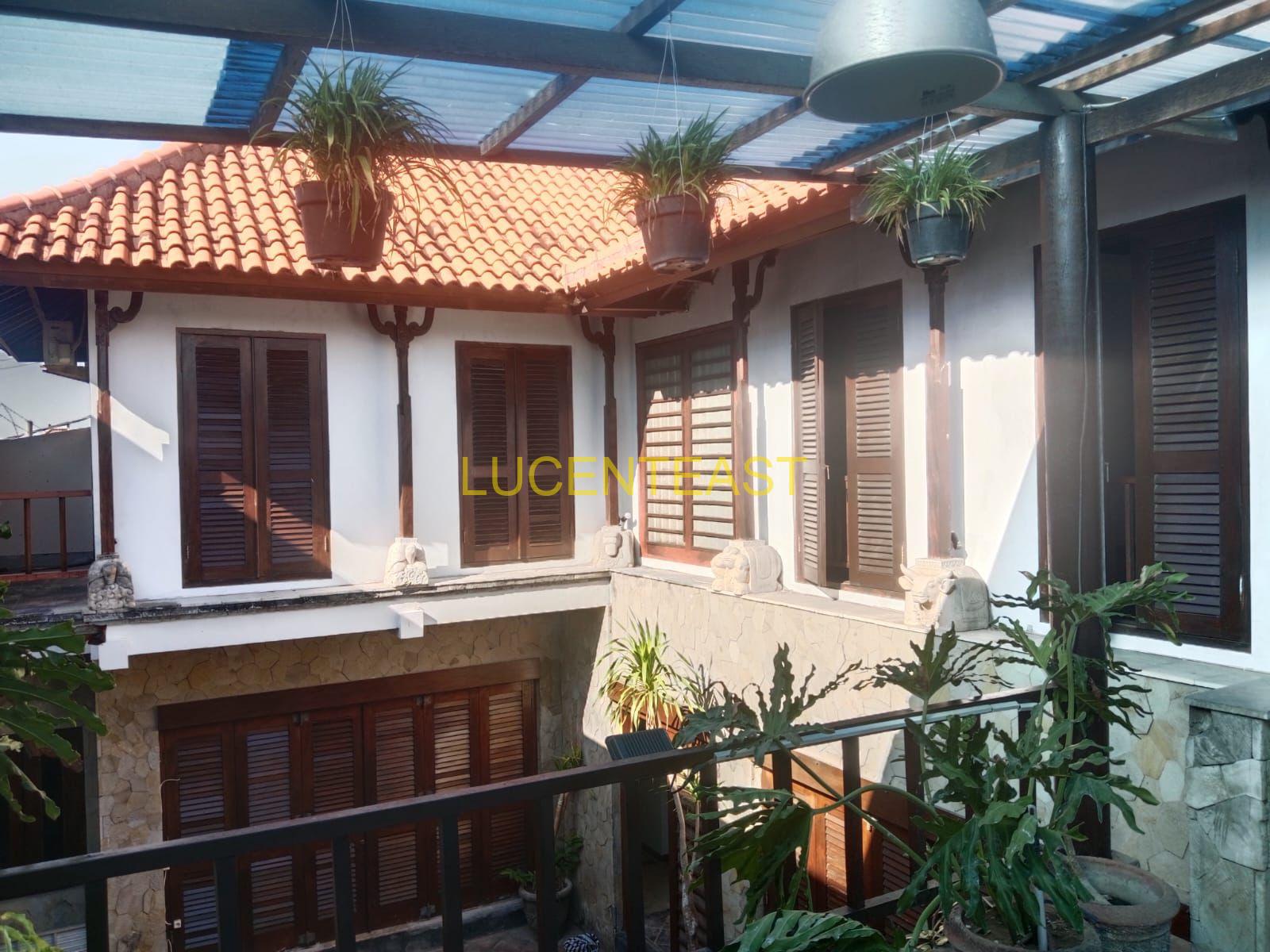 JUAL VILLA JALAN UTAMA SEDAP MALEM