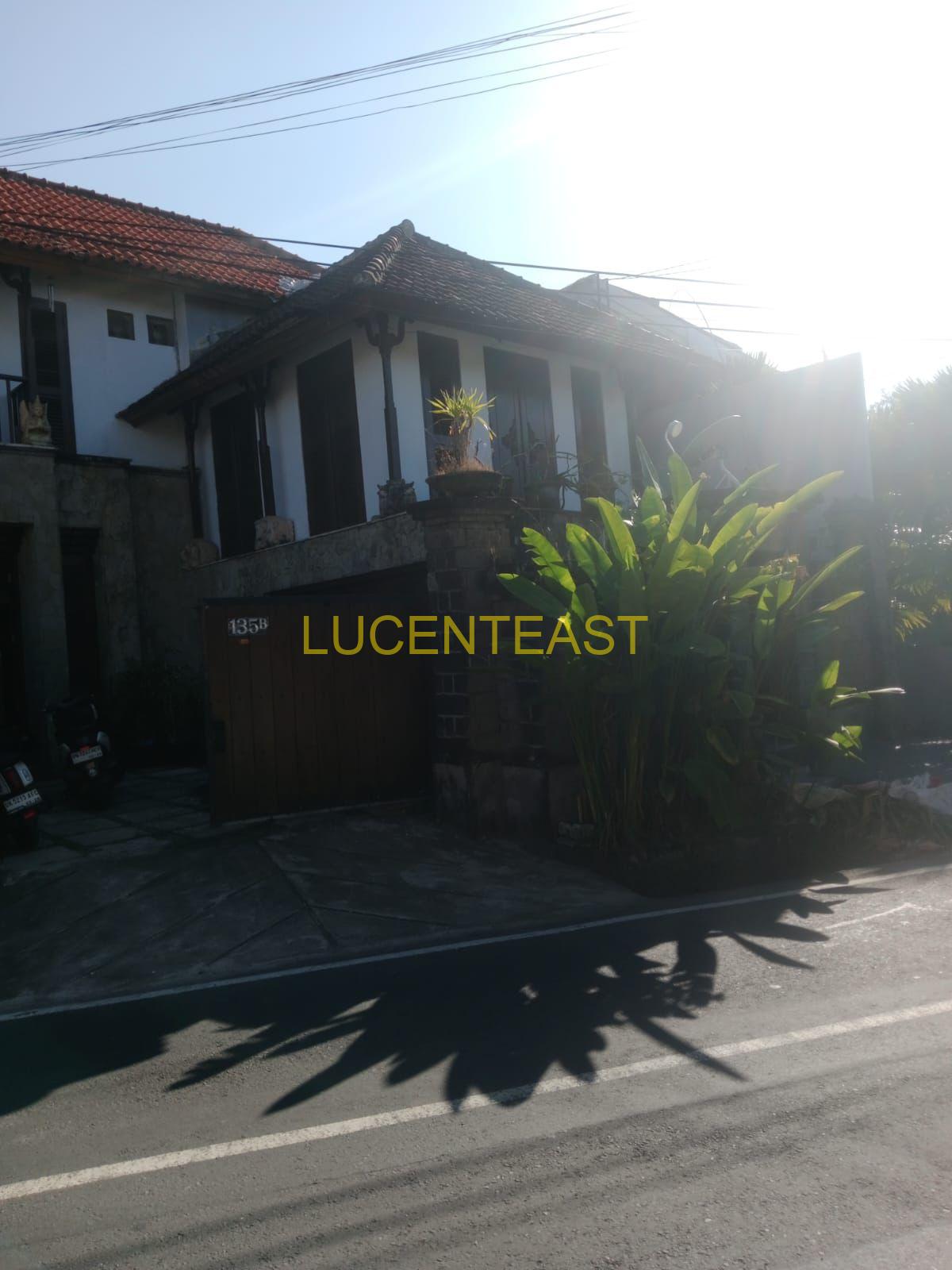 JUAL VILLA JALAN UTAMA SEDAP MALEM