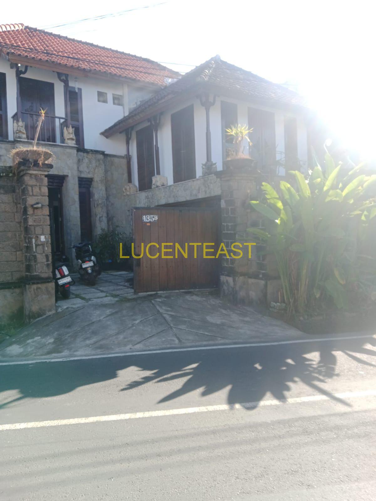 JUAL VILLA JALAN UTAMA SEDAP MALEM