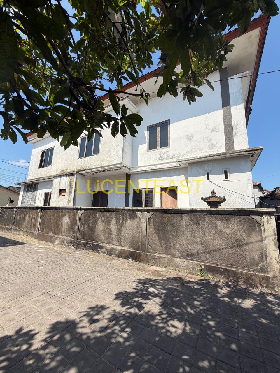 JUAL TANAH PLUS BANGUNAN SESETAN