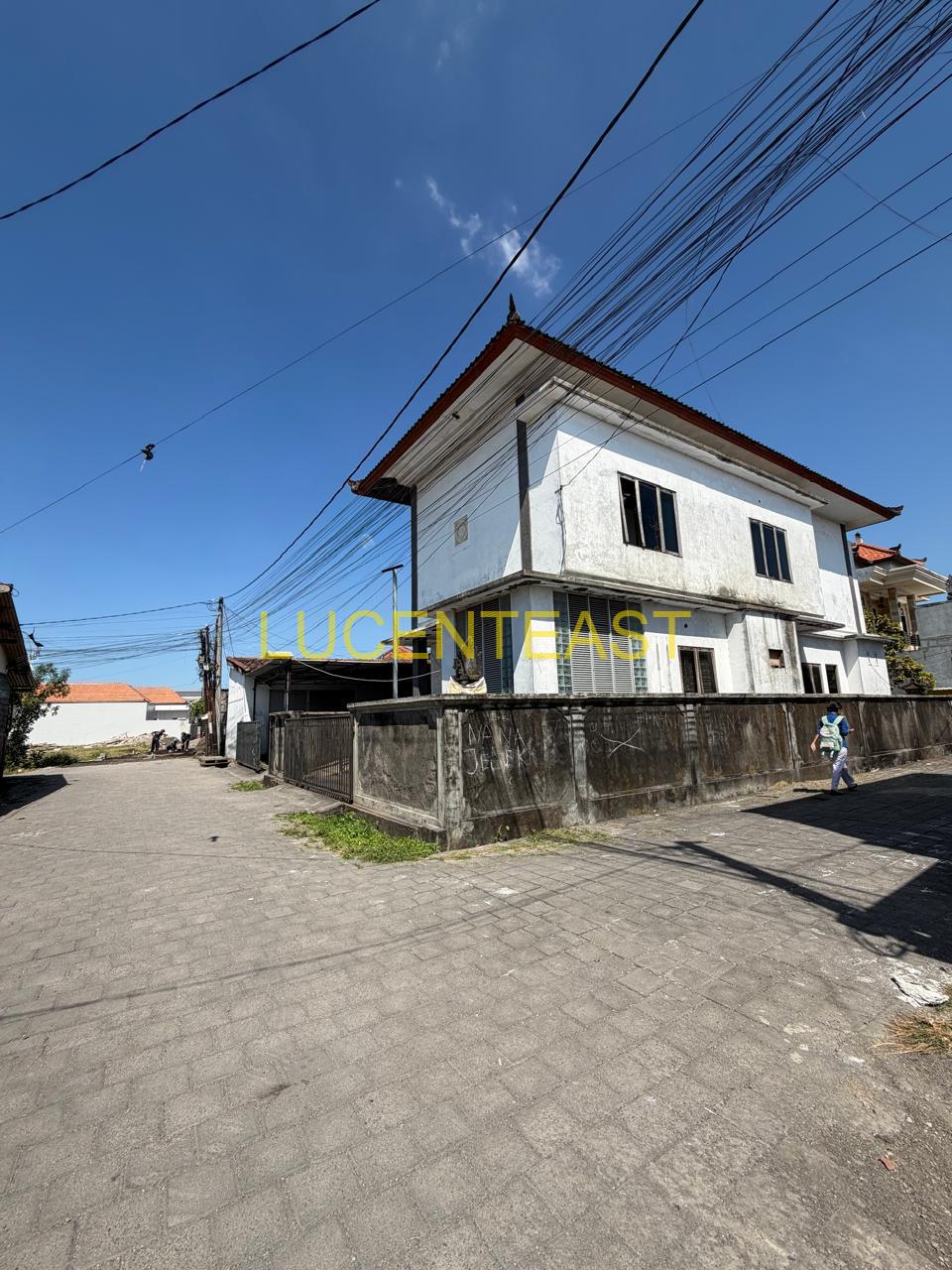 JUAL TANAH PLUS BANGUNAN SESETAN