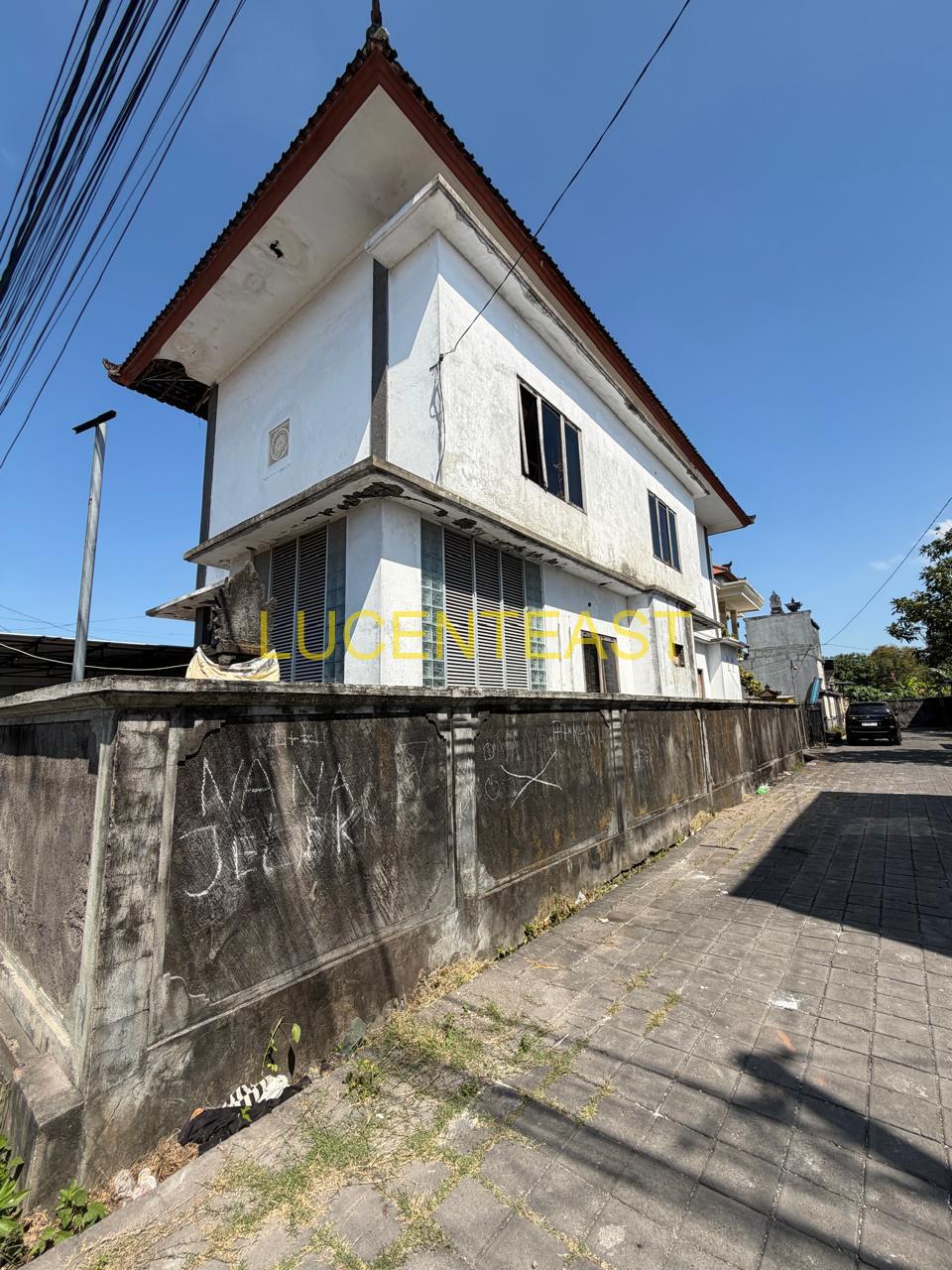 JUAL TANAH PLUS BANGUNAN SESETAN