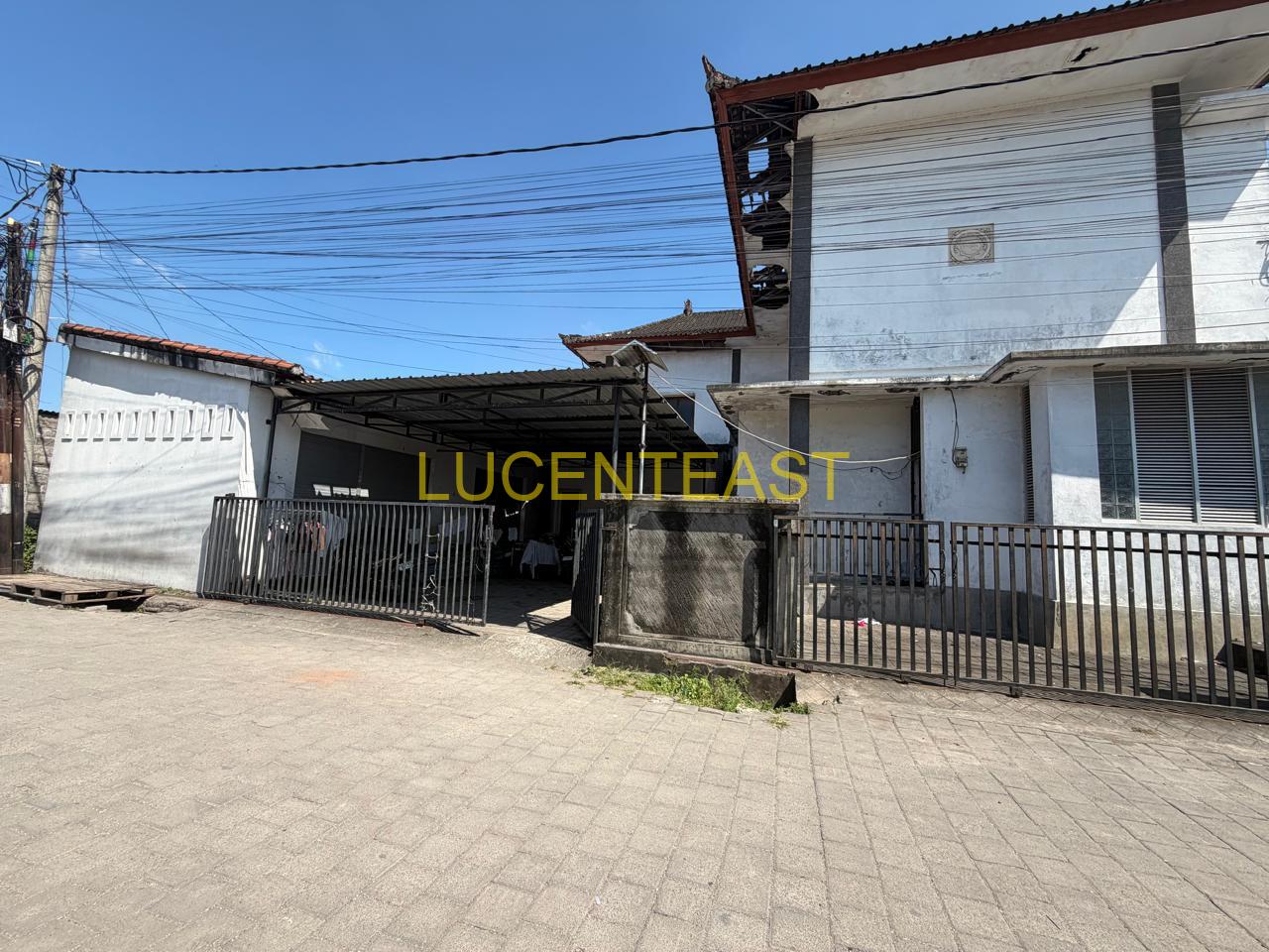 JUAL TANAH PLUS BANGUNAN SESETAN