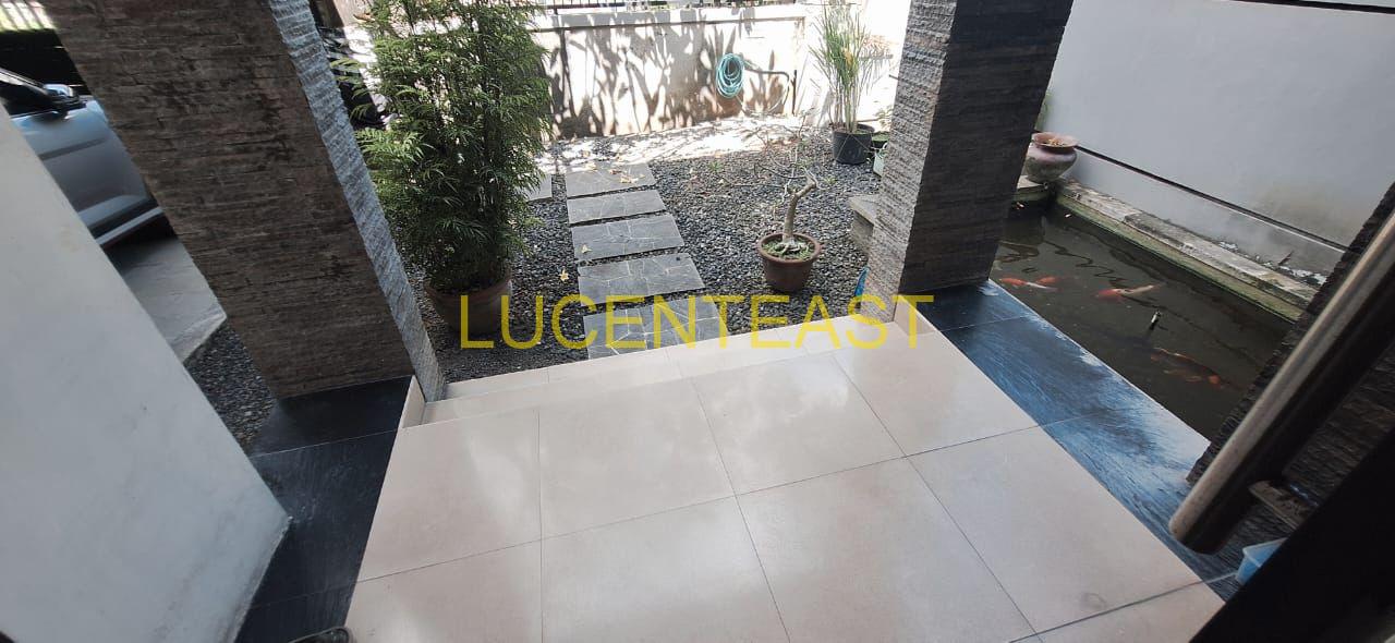 DIJUAL RUMAH LOKASI PREMIUM RENON