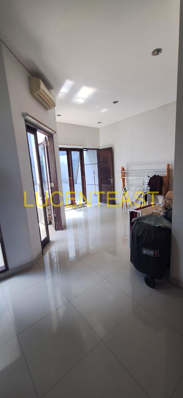 DIJUAL RUMAH LOKASI PREMIUM RENON