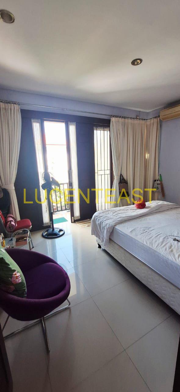 DIJUAL RUMAH LOKASI PREMIUM RENON