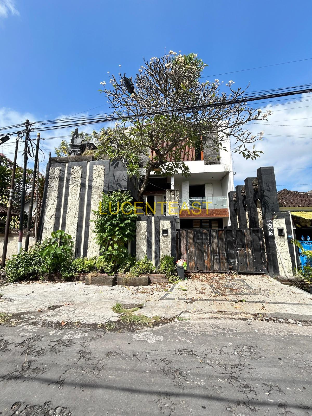 JUAL RUMAH JANTUNG KOTA RENON