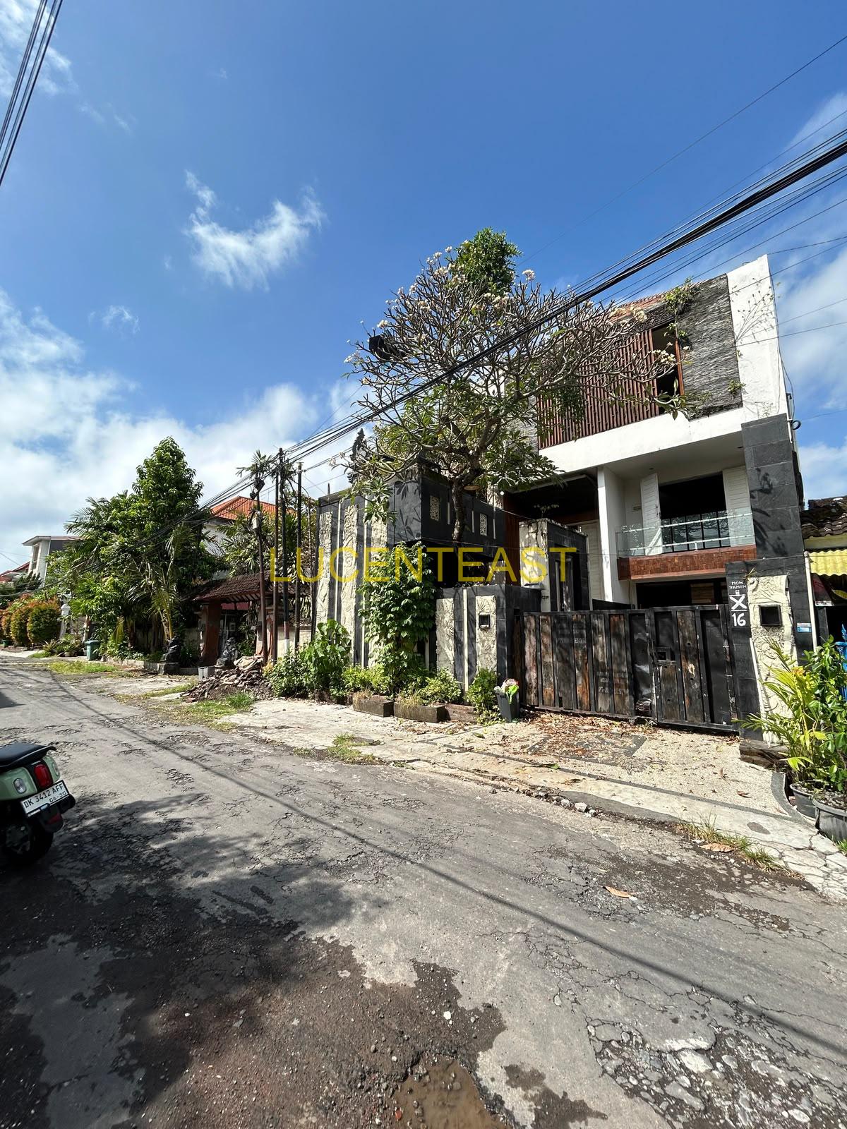 JUAL RUMAH JANTUNG KOTA RENON
