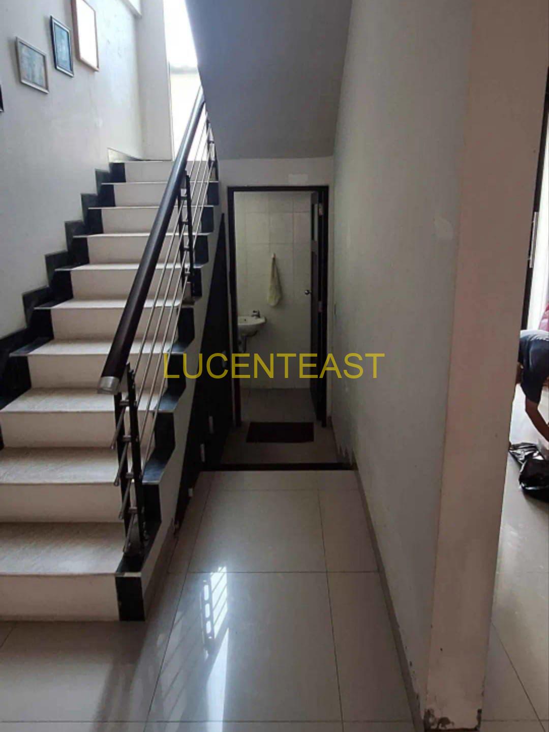 DIJUAL RUMAH  LOKASI PREMIUM RENON