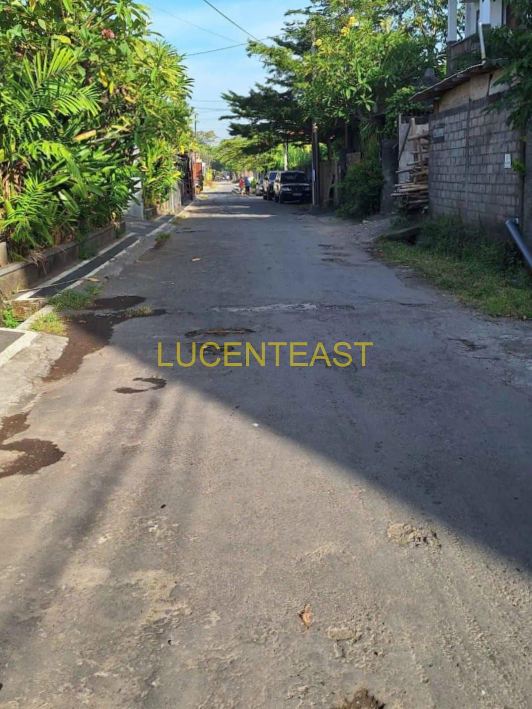 DIJUAL RUMAH  LOKASI PREMIUM RENON