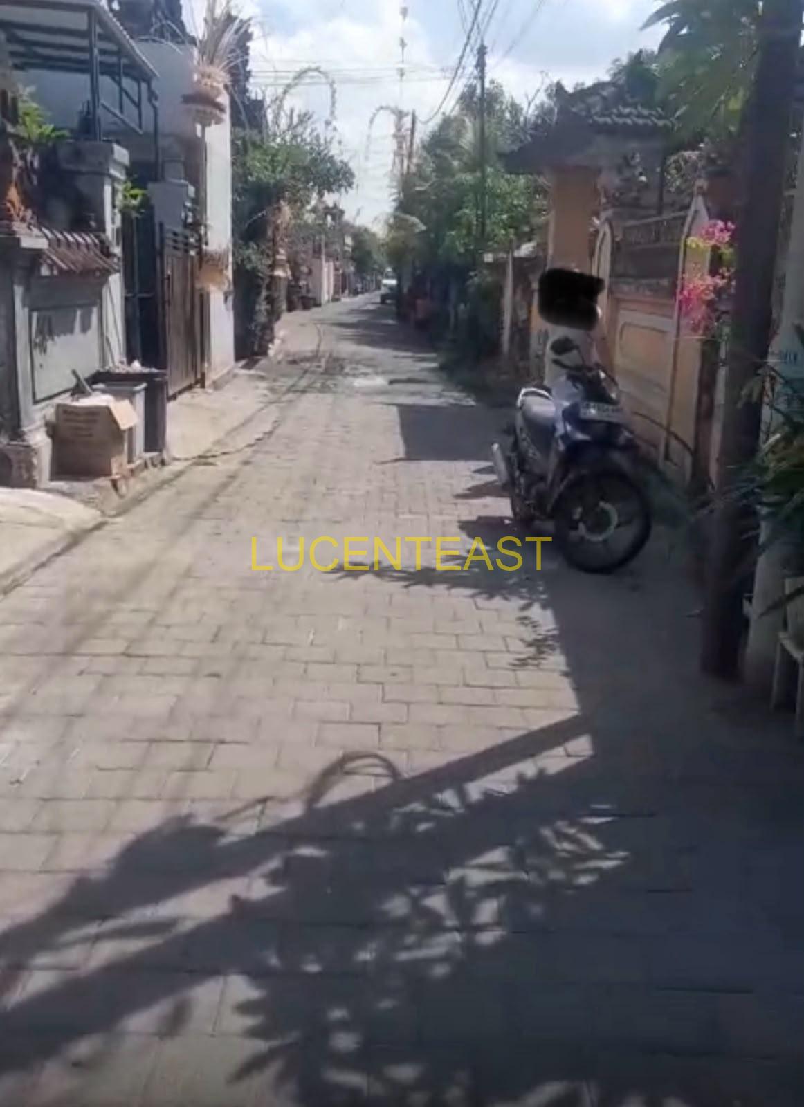 DIJUAL RUMAH LOKASI KESIMAN