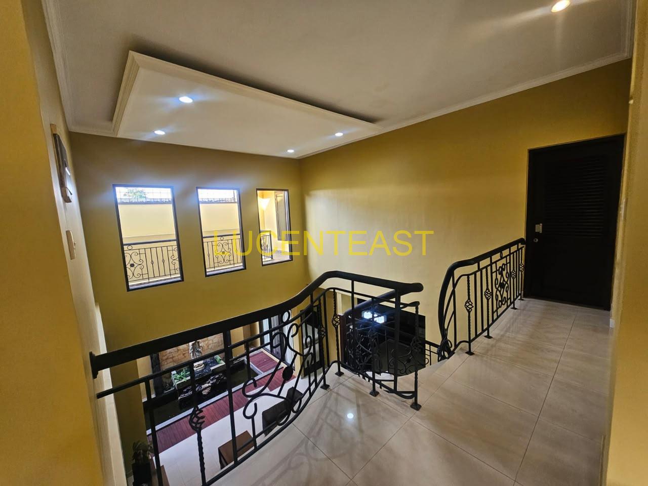 DIJUAL RUMAH MEWAH RENON