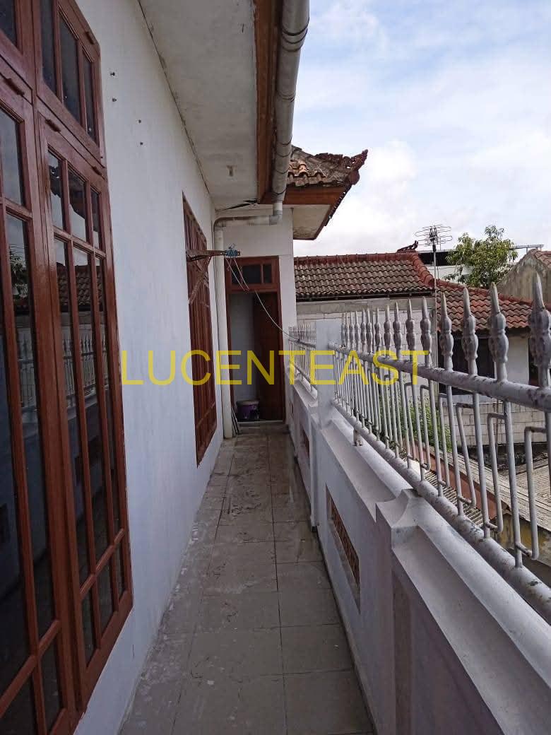 DIJUAL RUMAH 2 LANTAI LOKASI STRATEGIS SESETAN