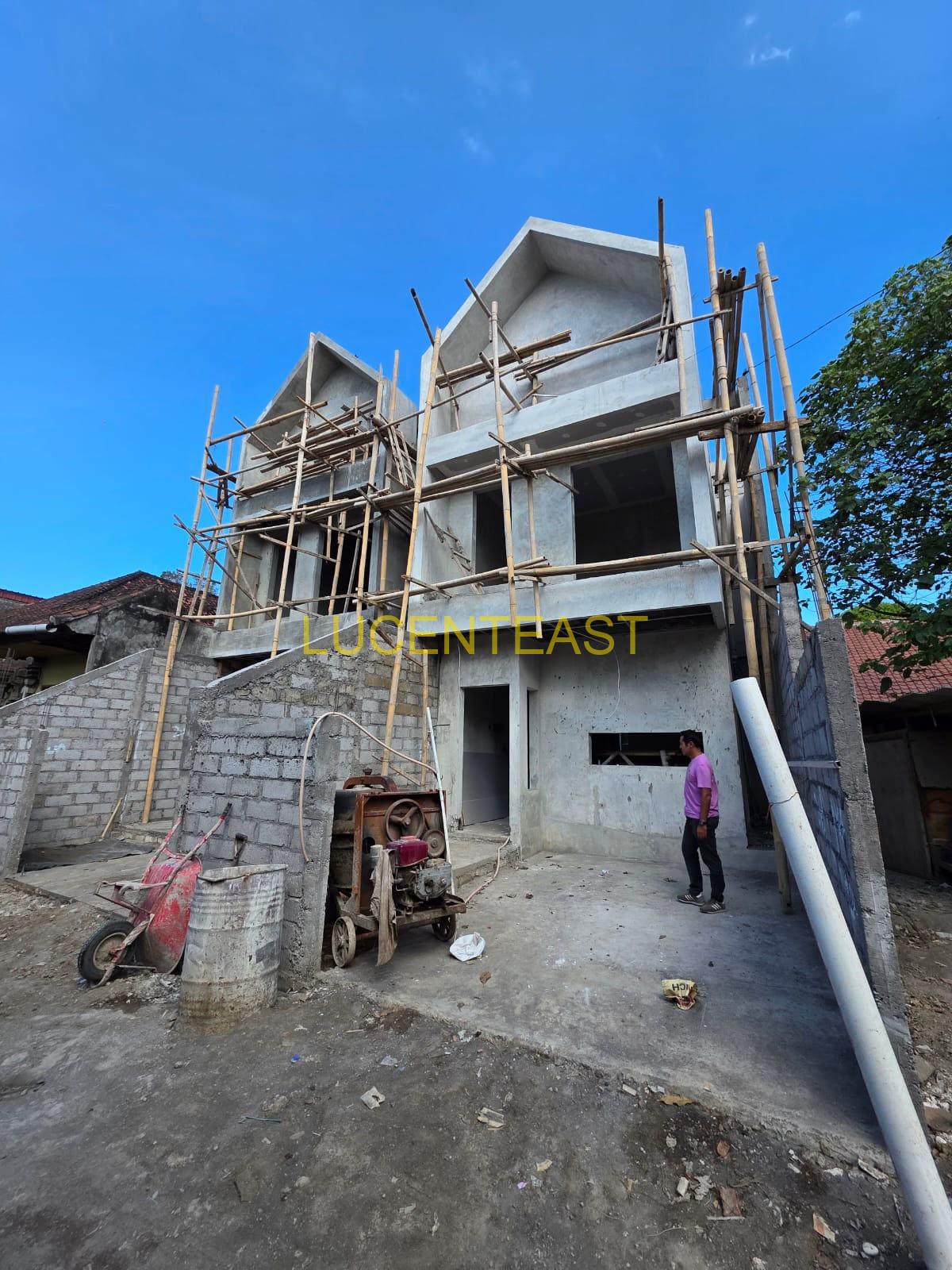 JUAL RUMAH 2LANTAI KESIMAN