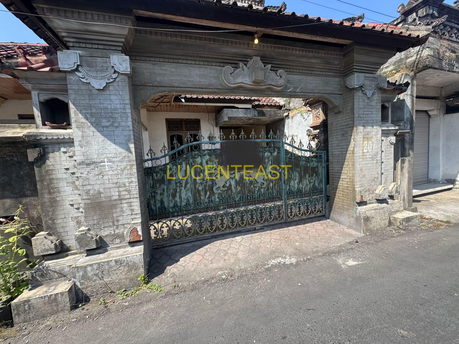 DIJUAL RUMAH LANTAI 1 KESIMAN