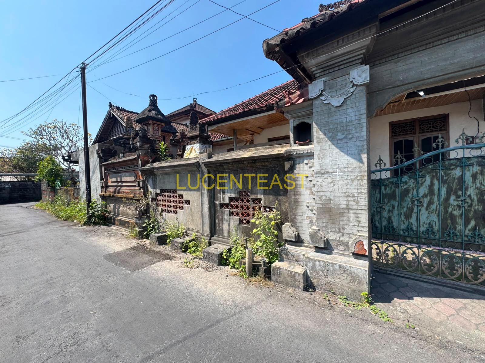 DIJUAL RUMAH LANTAI 1 KESIMAN