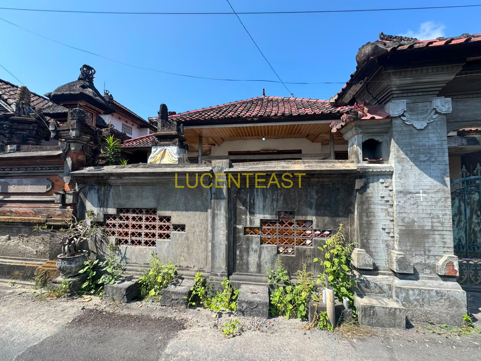 DIJUAL RUMAH LANTAI 1 KESIMAN