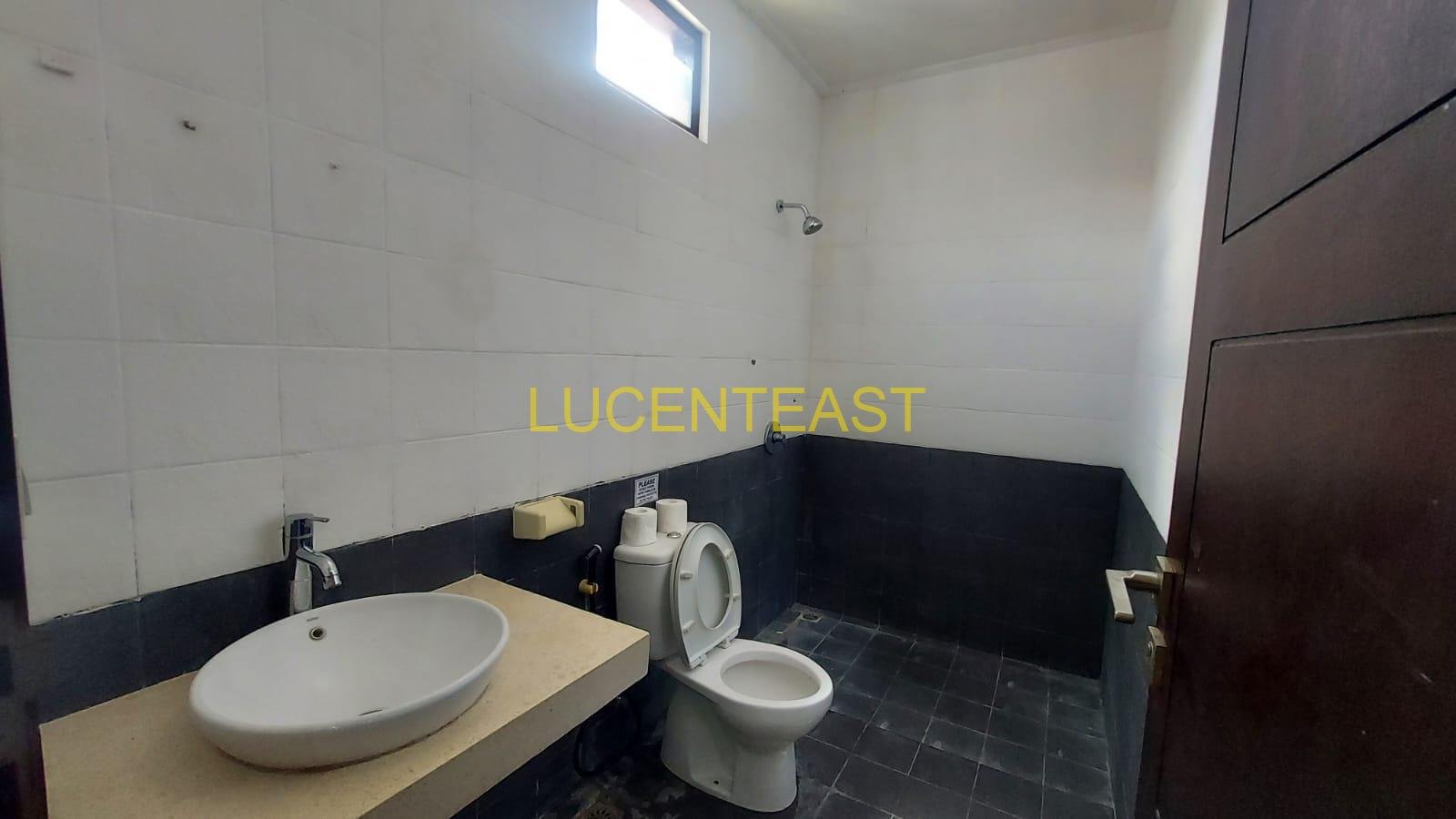 DIJUAL RUMAH LOKASI ELITE KEROBOKAN