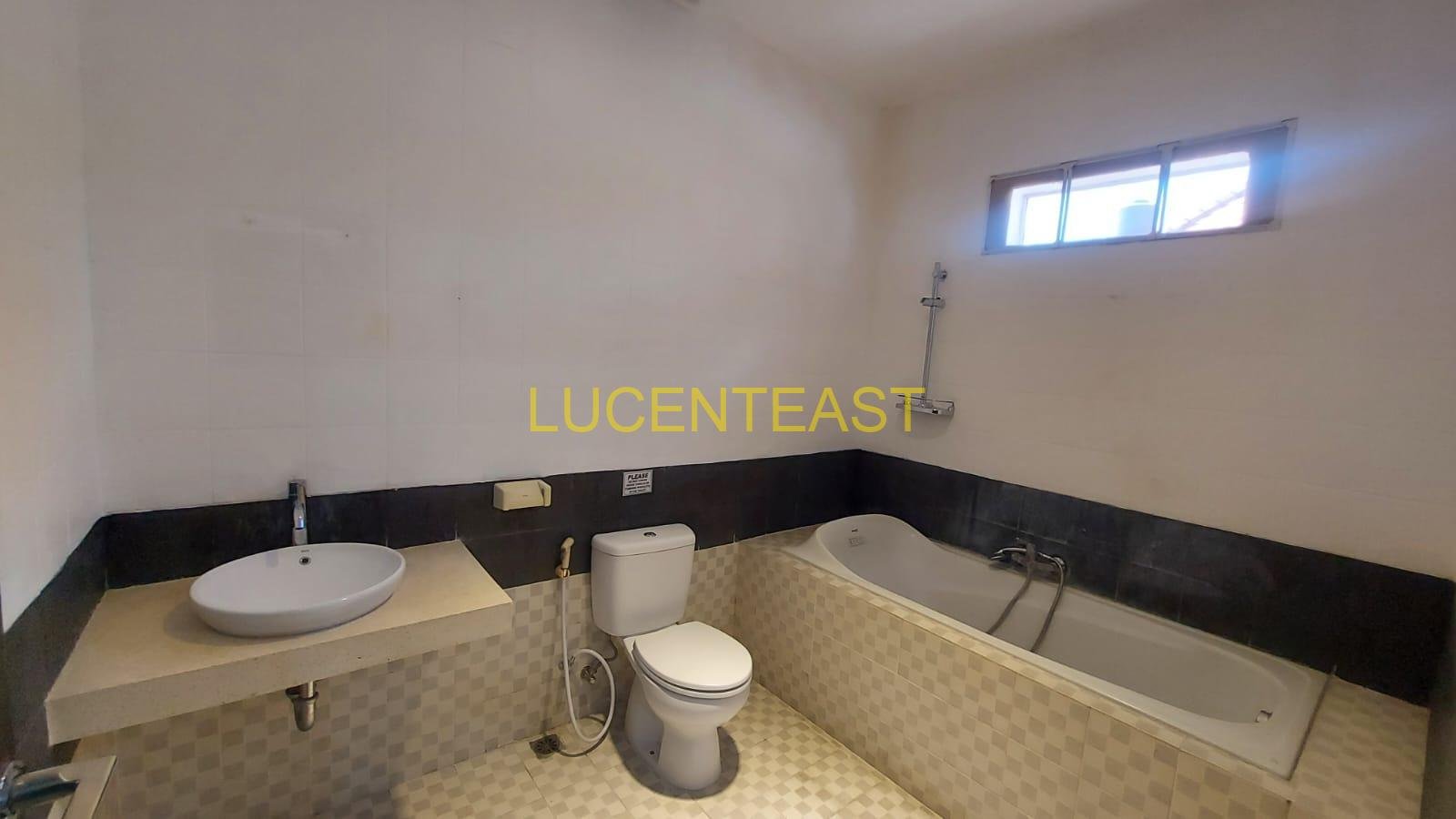 DIJUAL RUMAH LOKASI ELITE KEROBOKAN