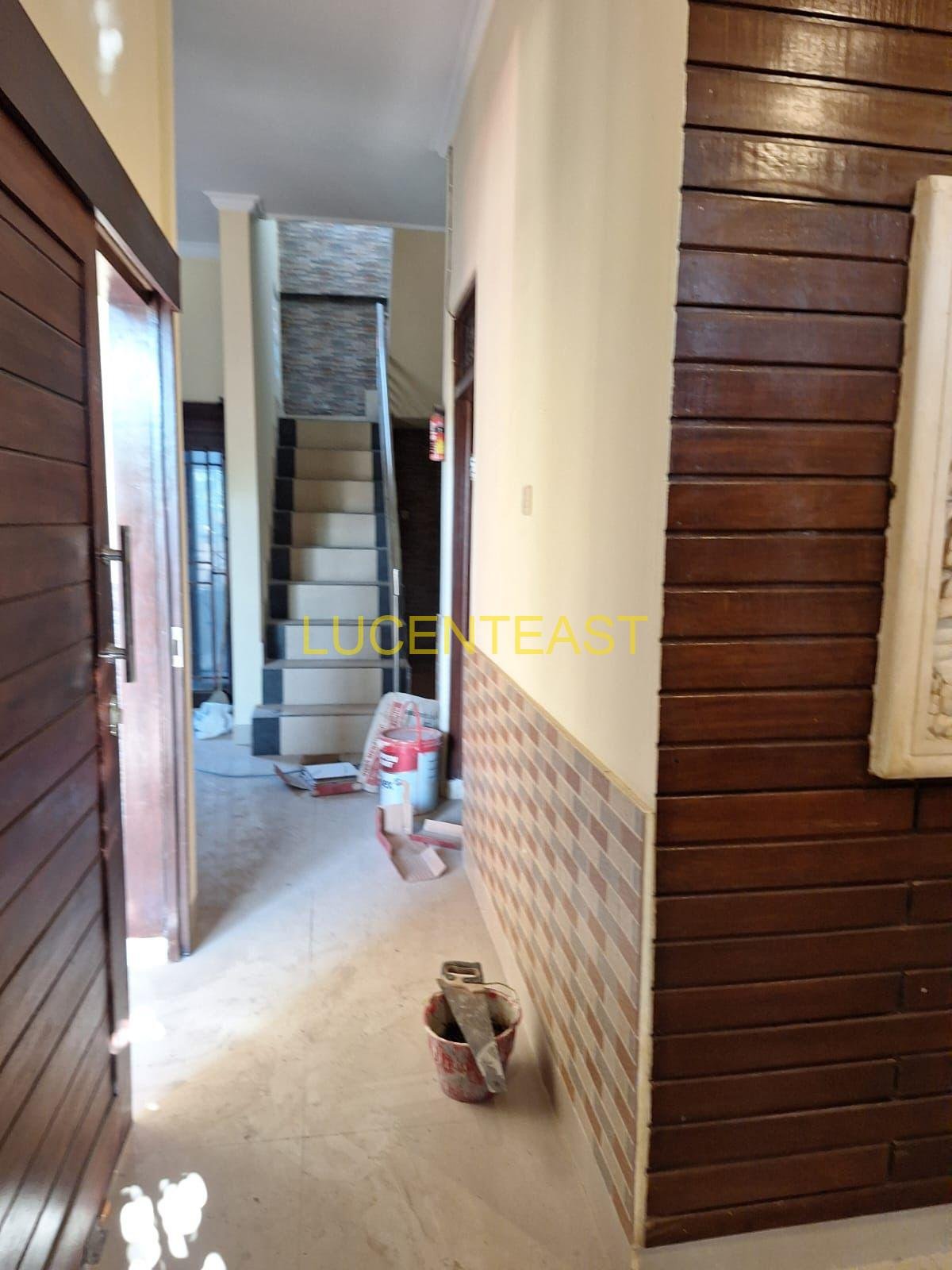 JUAL RUMAH 2 LANTAI GIANYAR