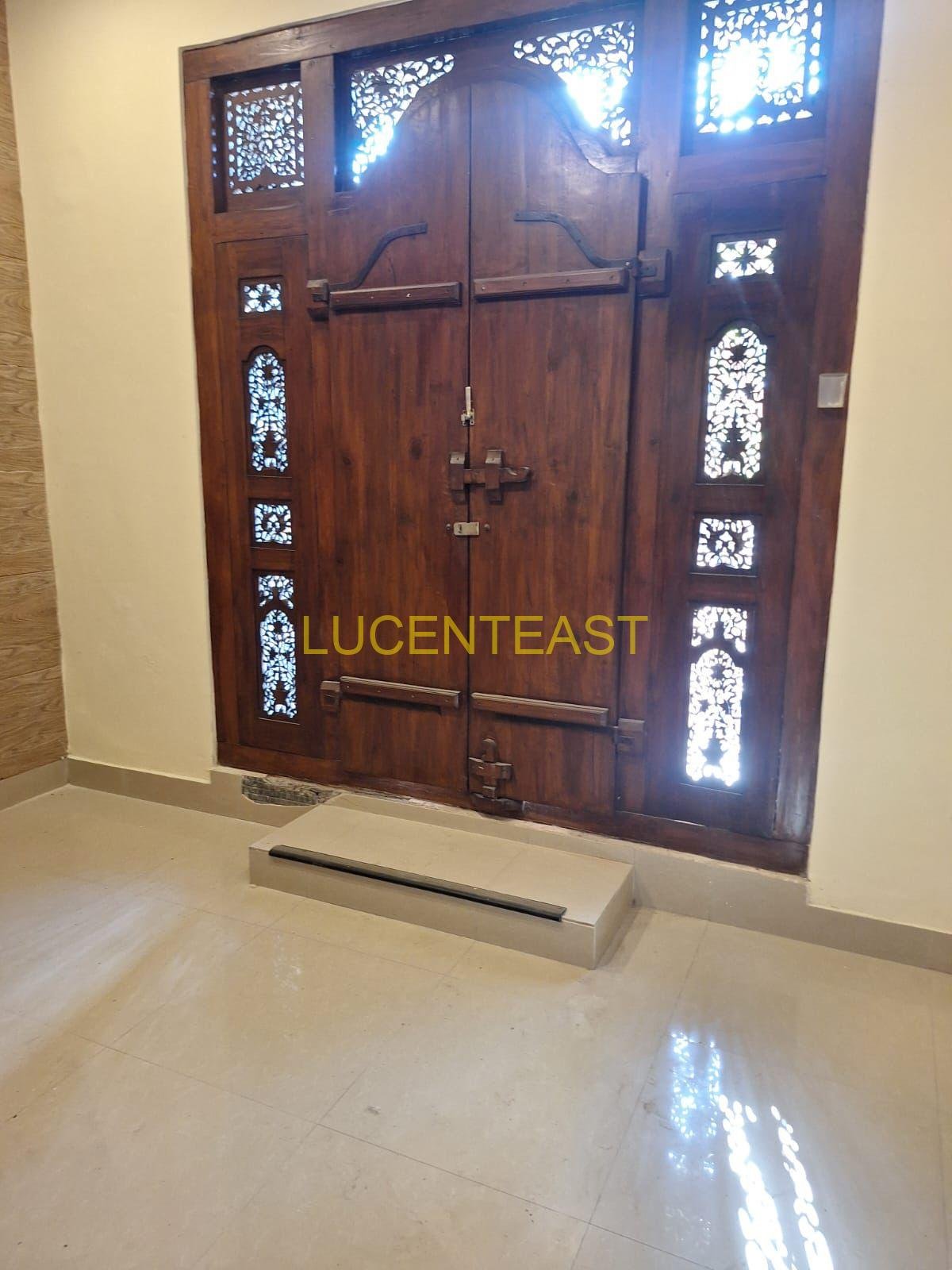 JUAL RUMAH 2 LANTAI GIANYAR