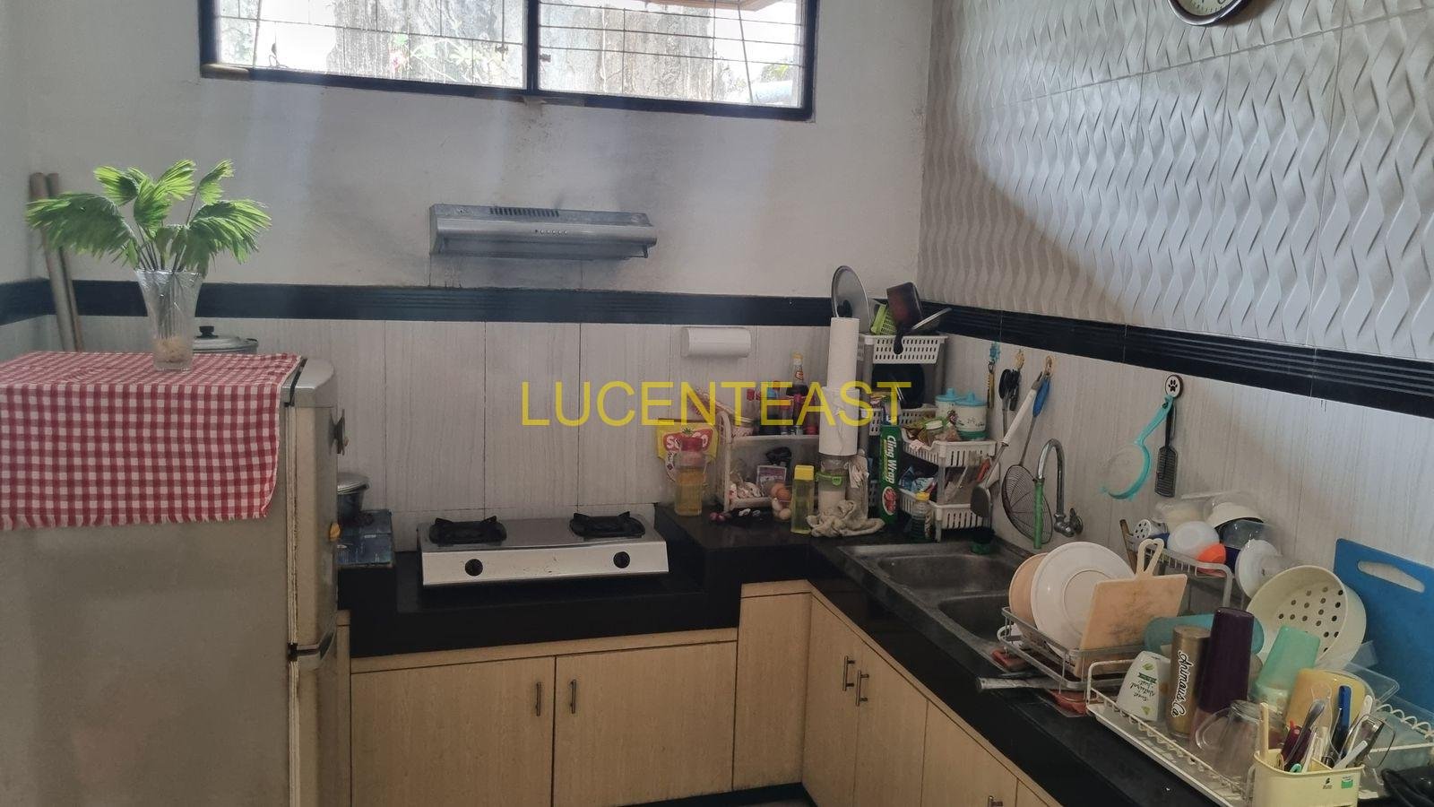 JUAL RUMAH LOKASI STARTEGIS RENON