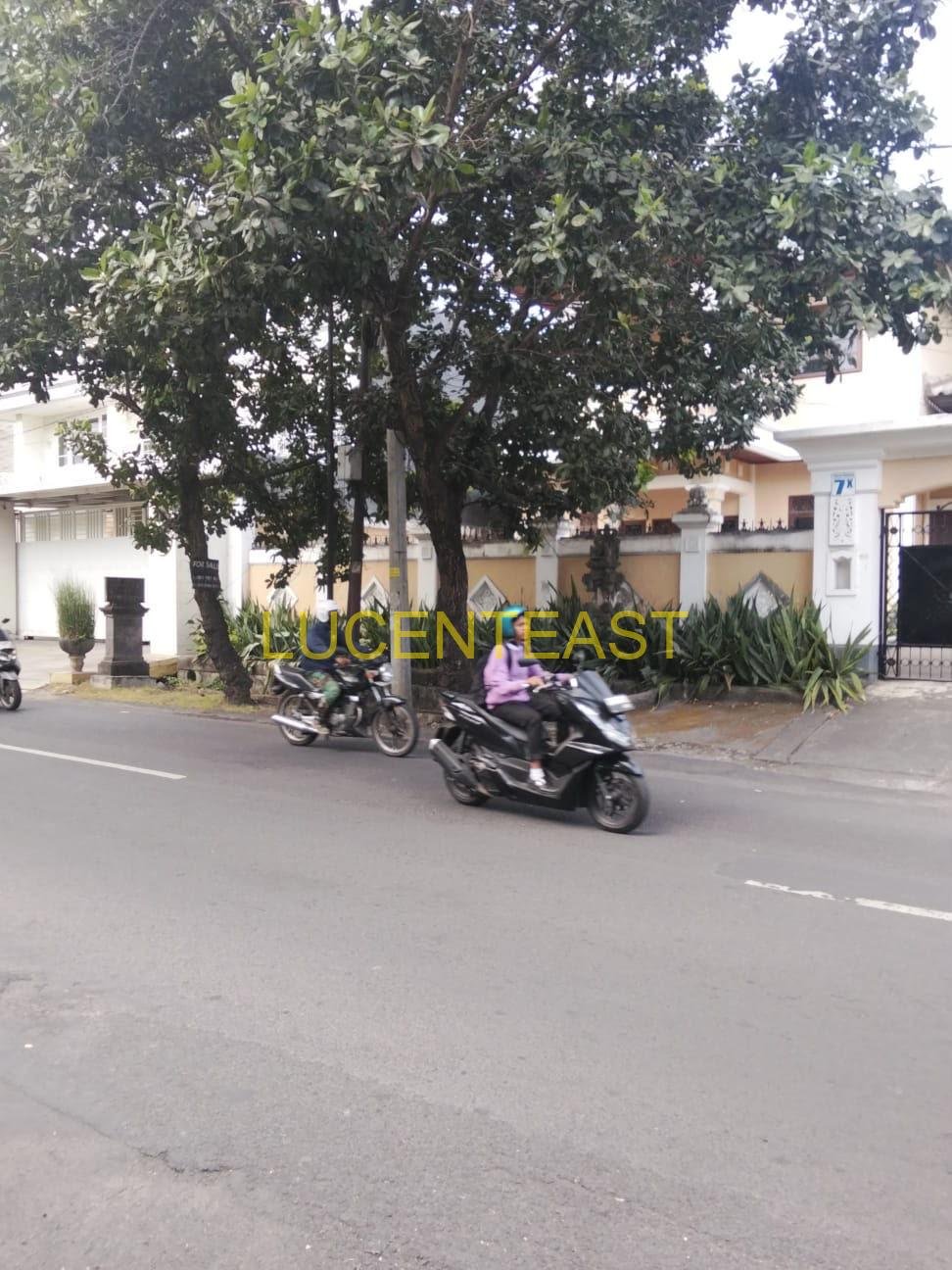JUAL RUMAH SUPER MEWAH RENON