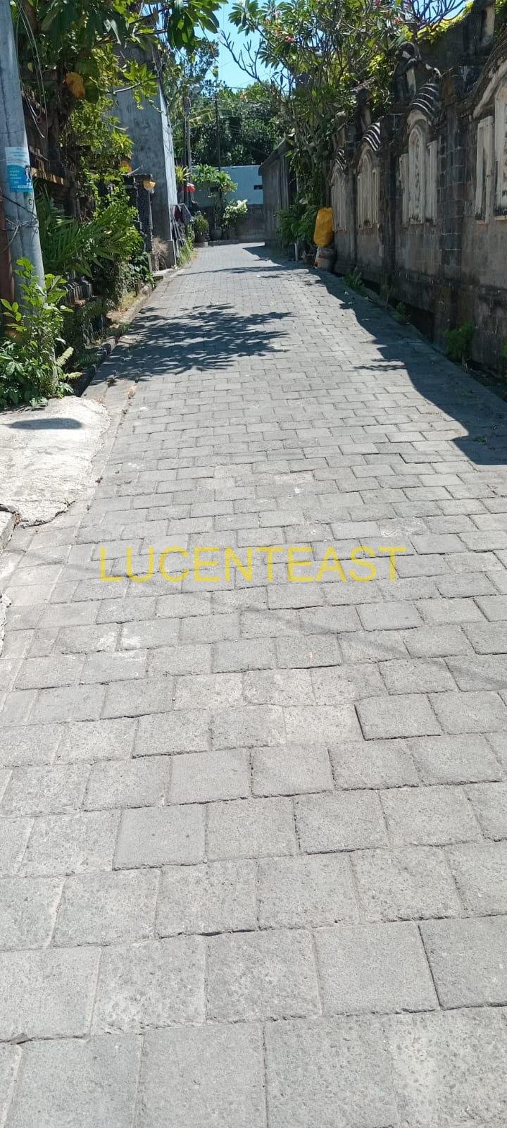 DI JUAL RUMAH 2 LANTAI-KESIMAN