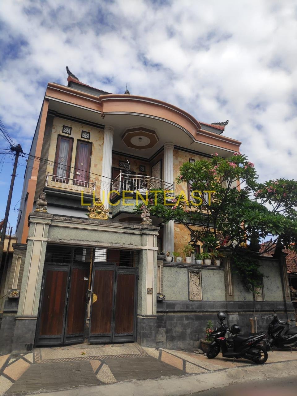 DIJUAL RUMAH MEWAH AREA DENPASAR