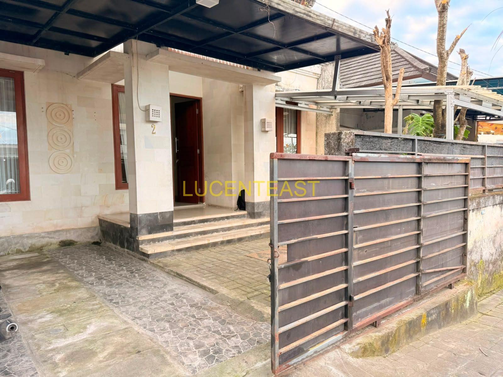 DIJUAL RUMAH NYAMAN PENATIH
