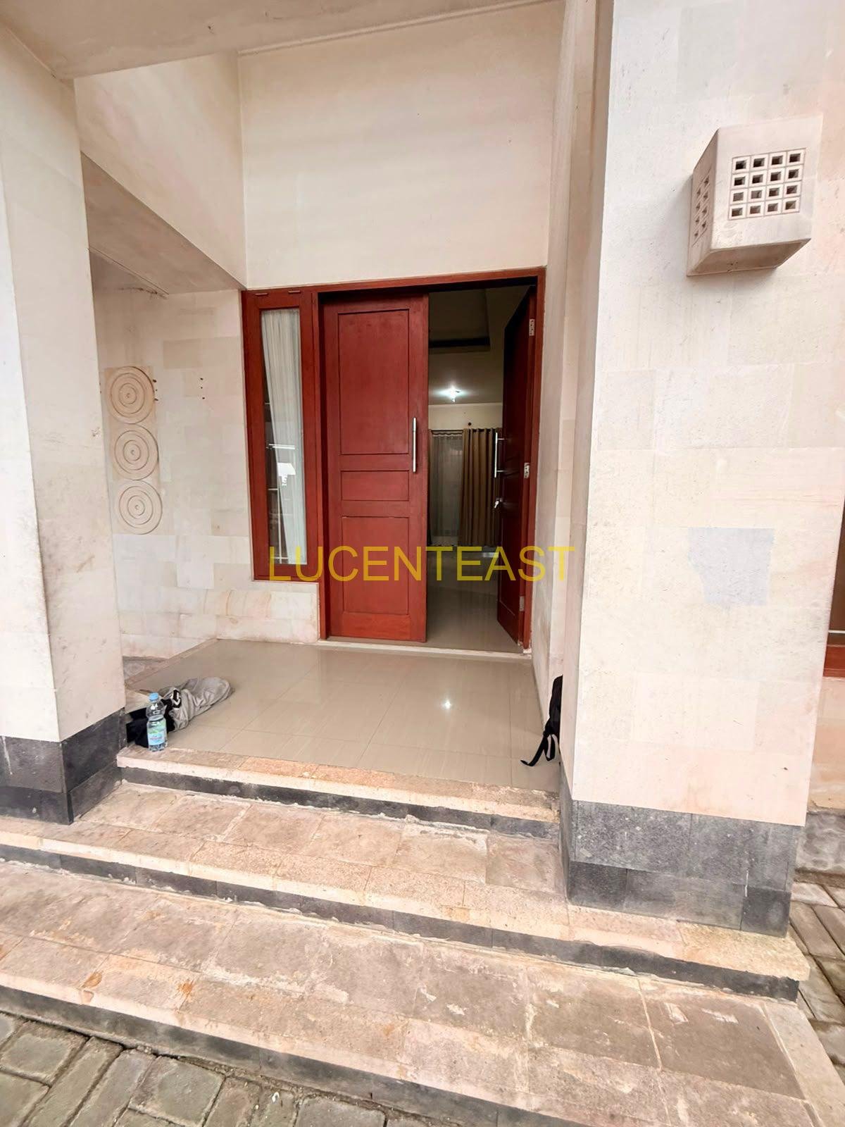 DIJUAL RUMAH NYAMAN PENATIH