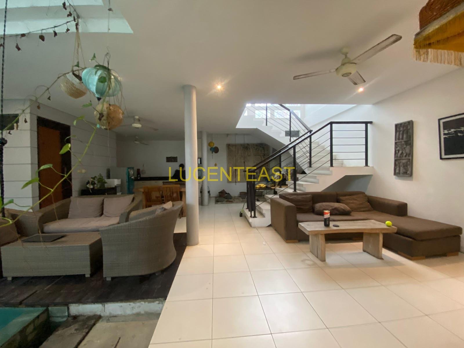 DIJUAL VILLA MODERN KEROBOKAN