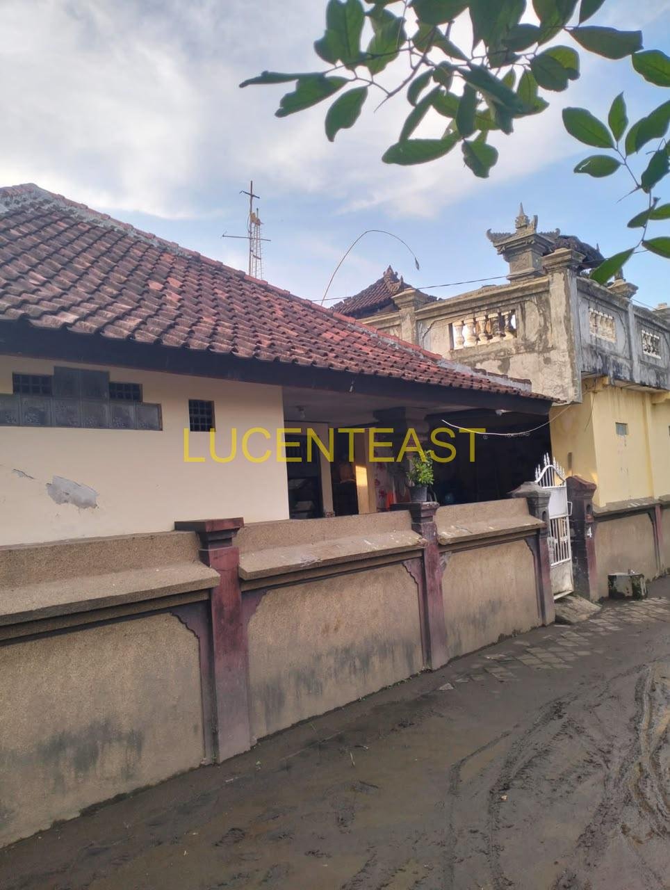 JUAL TANAH BONUS RUMAH KEROBOKAN