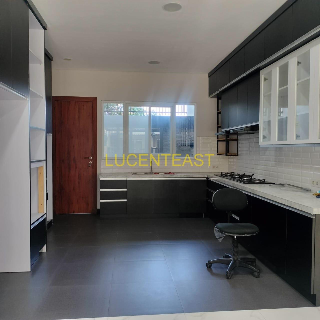JUAL RUMAH SEMI VILLA KESAMBI