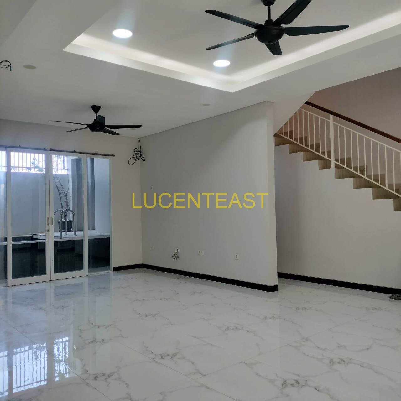 JUAL RUMAH SEMI VILLA KESAMBI