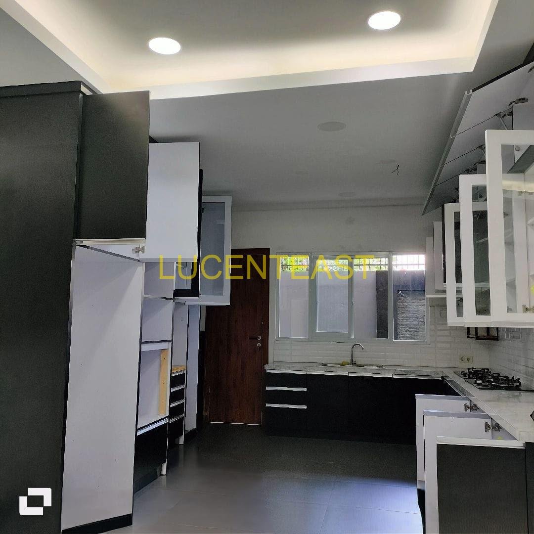 JUAL RUMAH SEMI VILLA KESAMBI