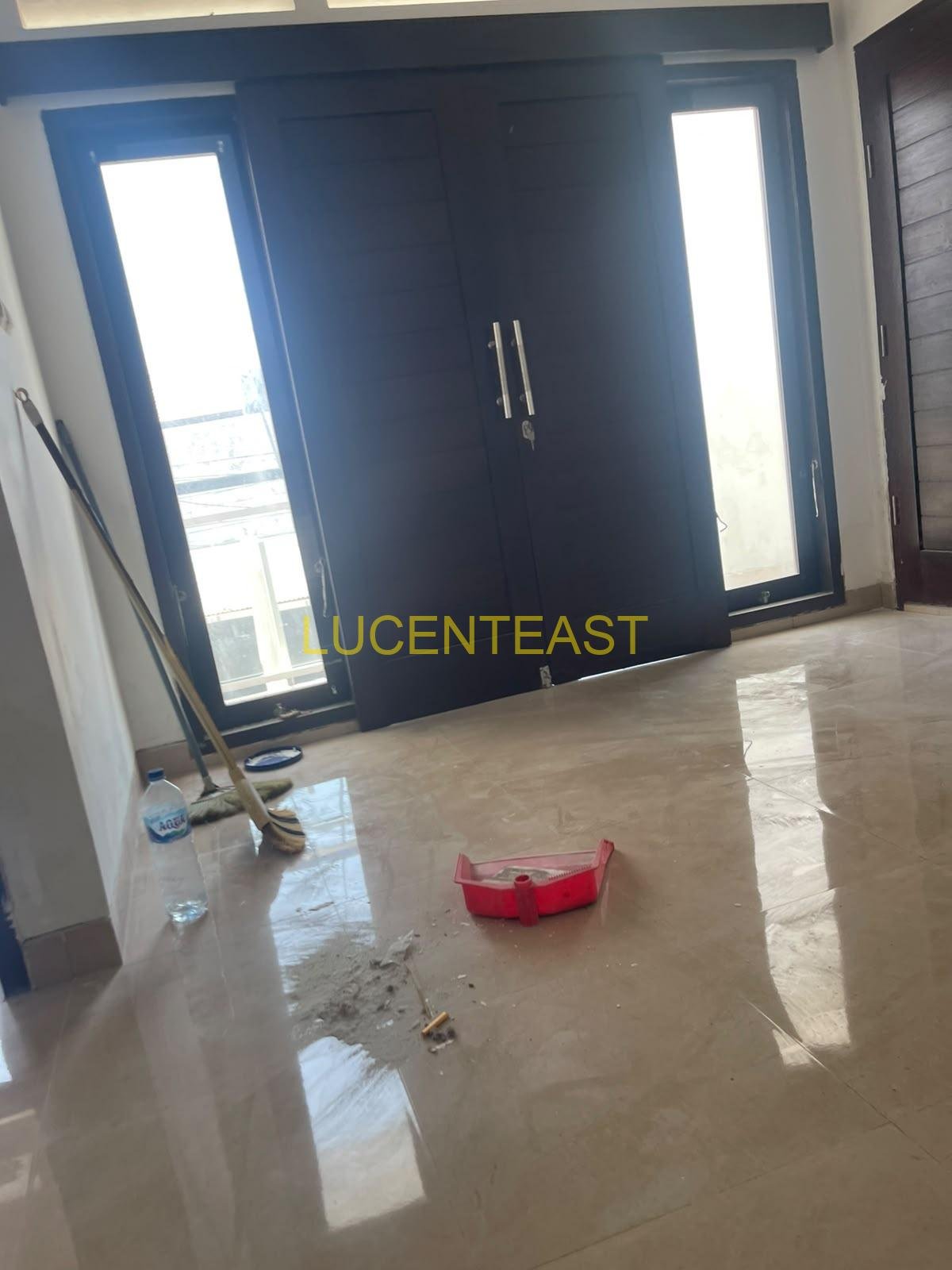 DIJUAL RUMAH 2 LANTAI RENON