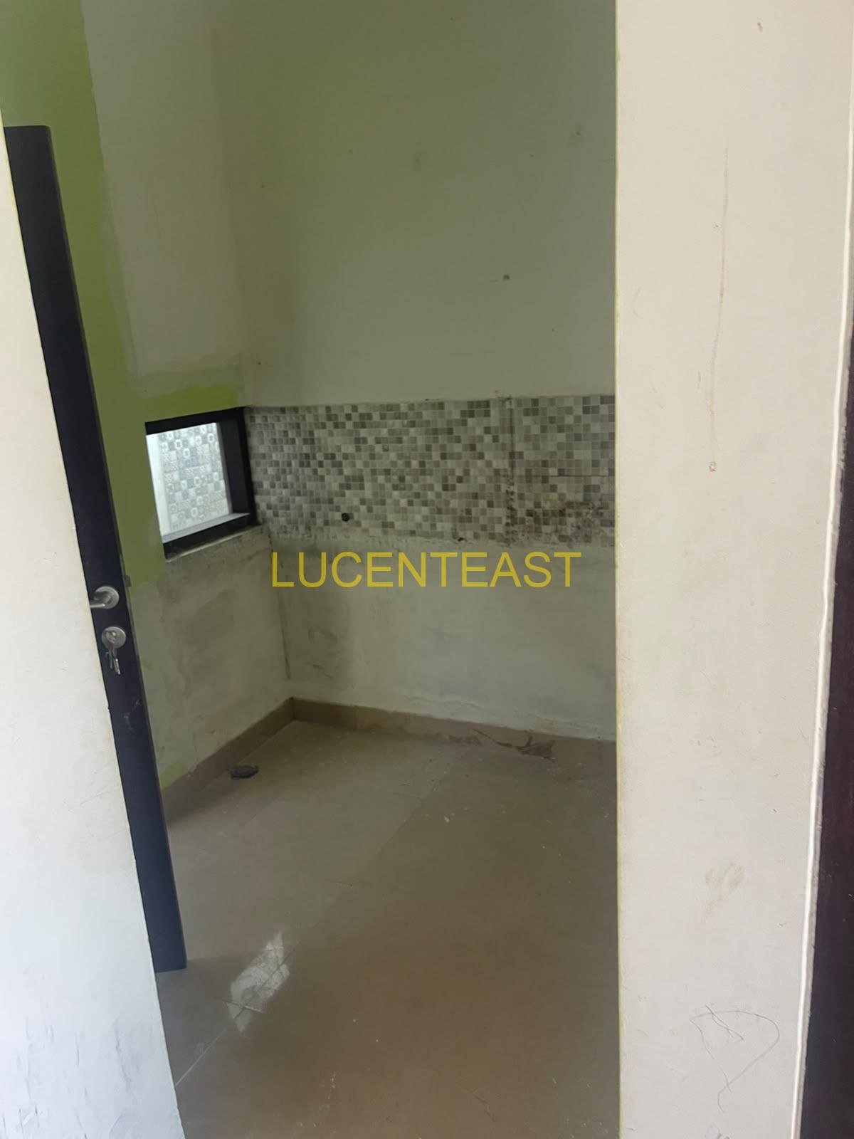 DIJUAL RUMAH 2 LANTAI RENON