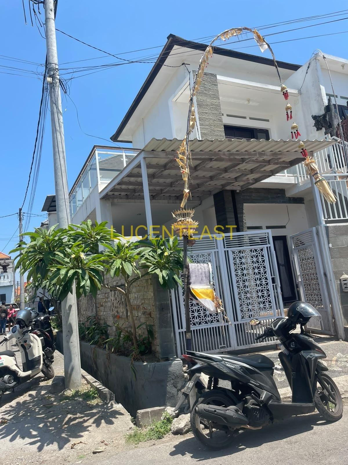 DIJUAL RUMAH 2 LANTAI RENON