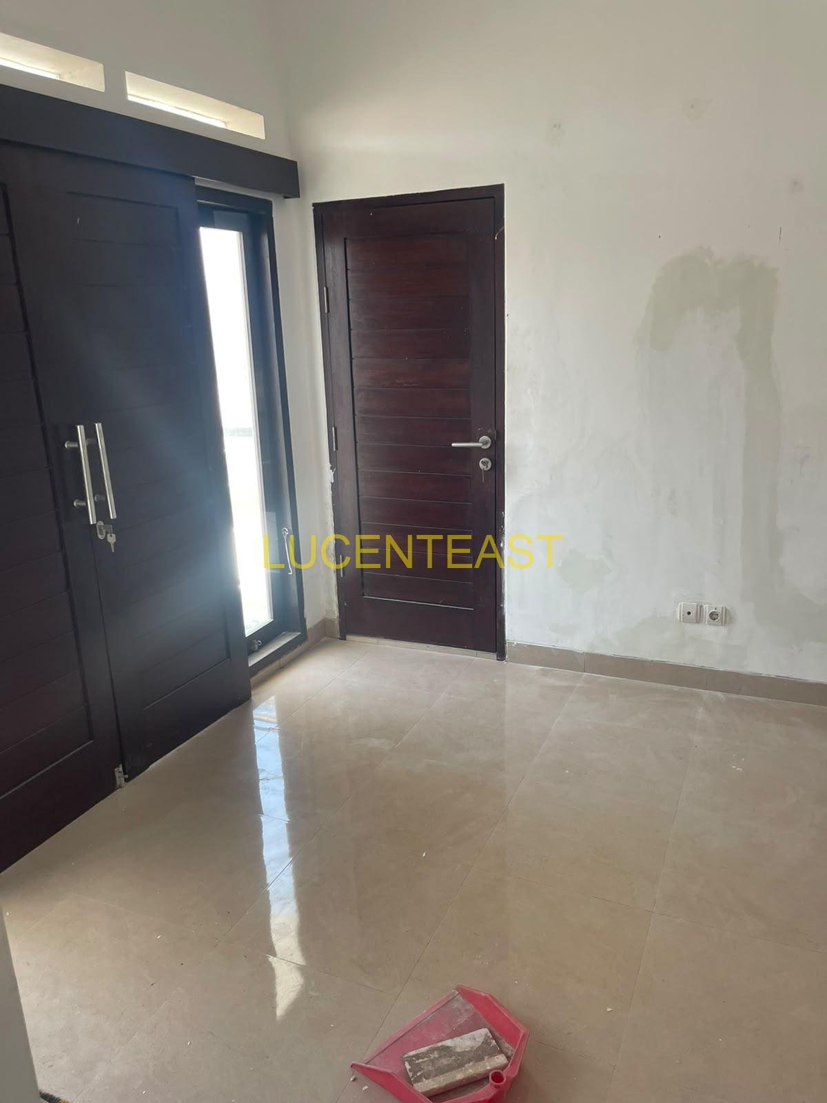 DIJUAL RUMAH 2 LANTAI RENON