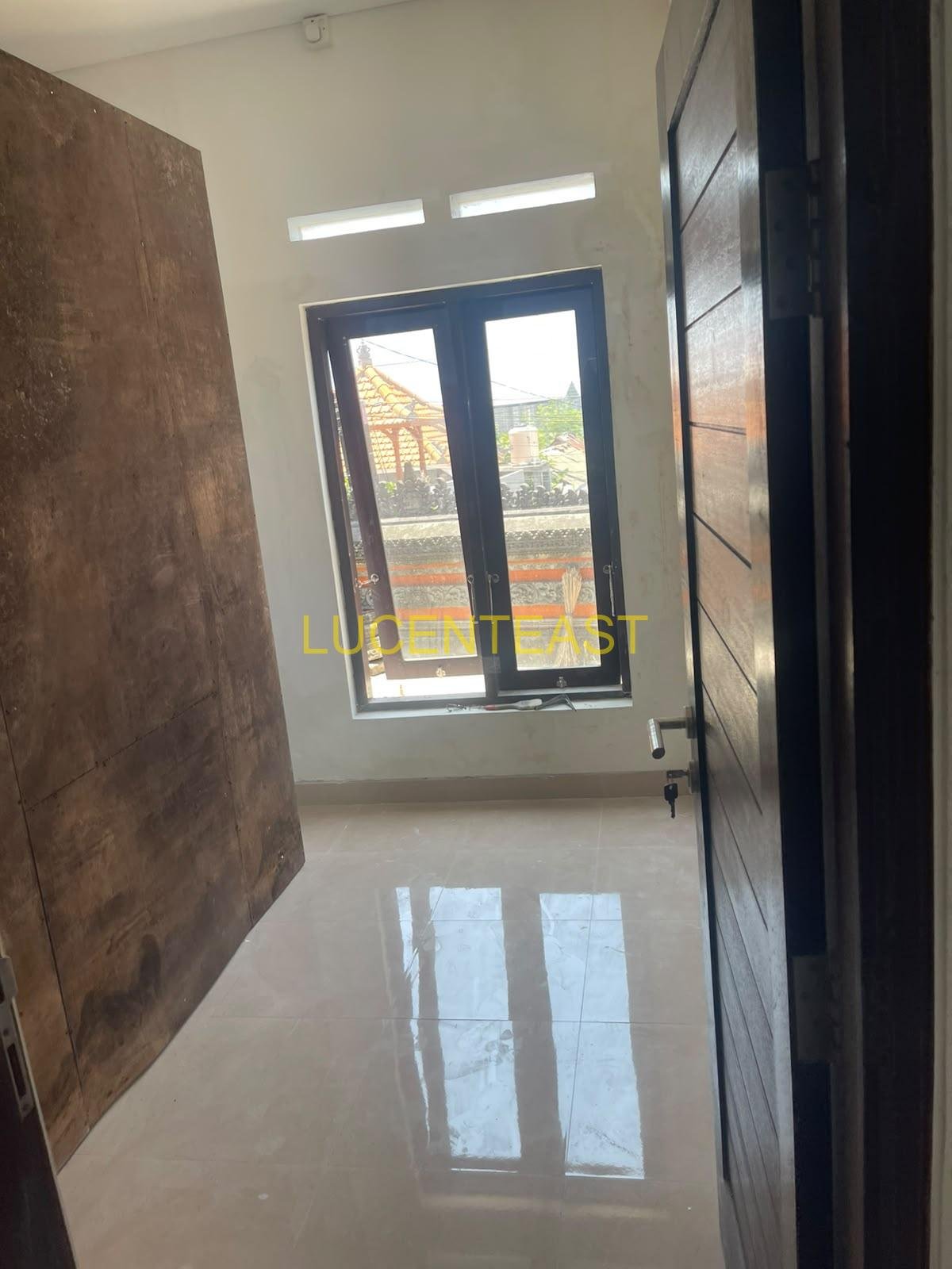 DIJUAL RUMAH 2 LANTAI RENON