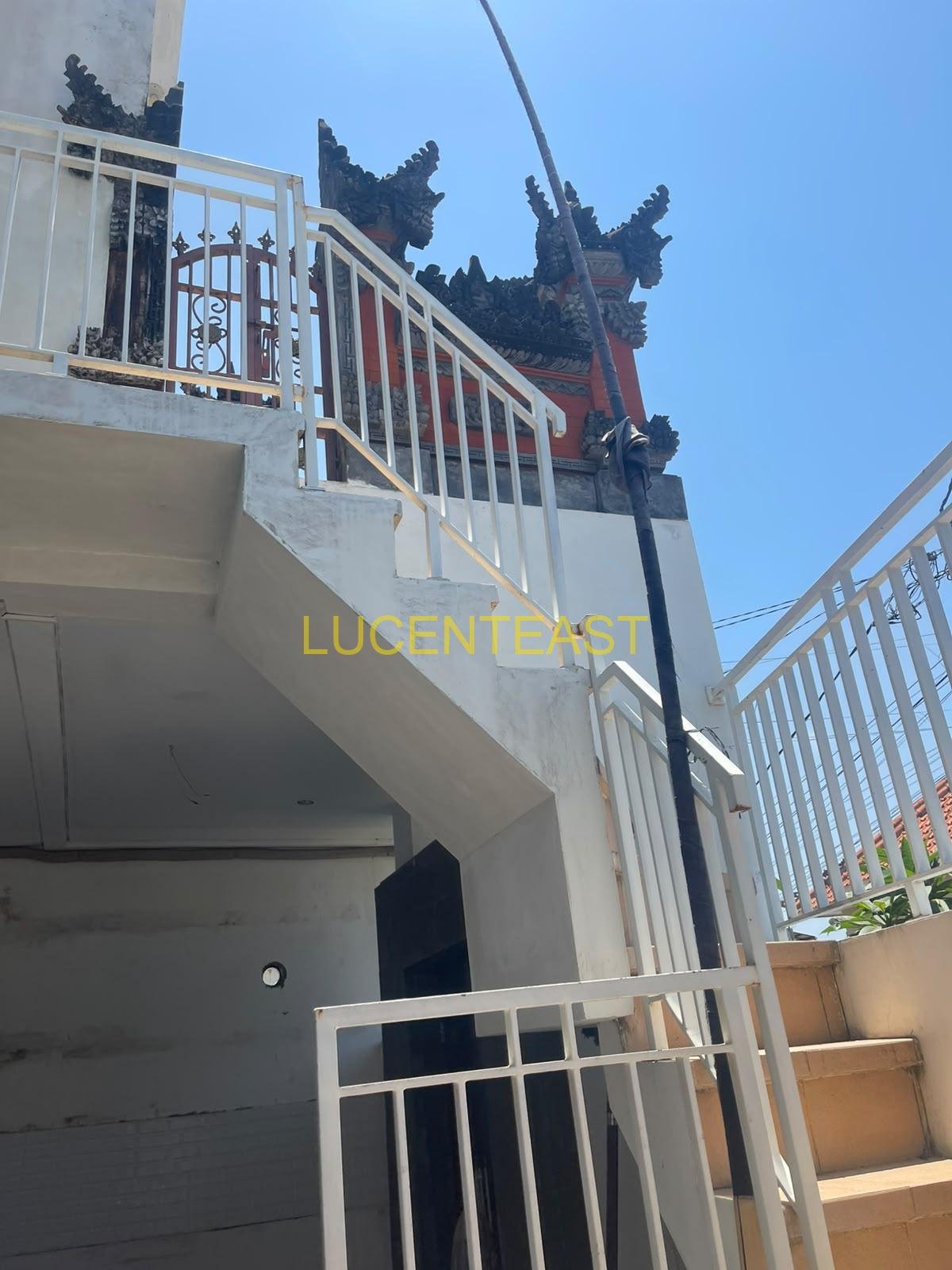 DIJUAL RUMAH 2 LANTAI RENON
