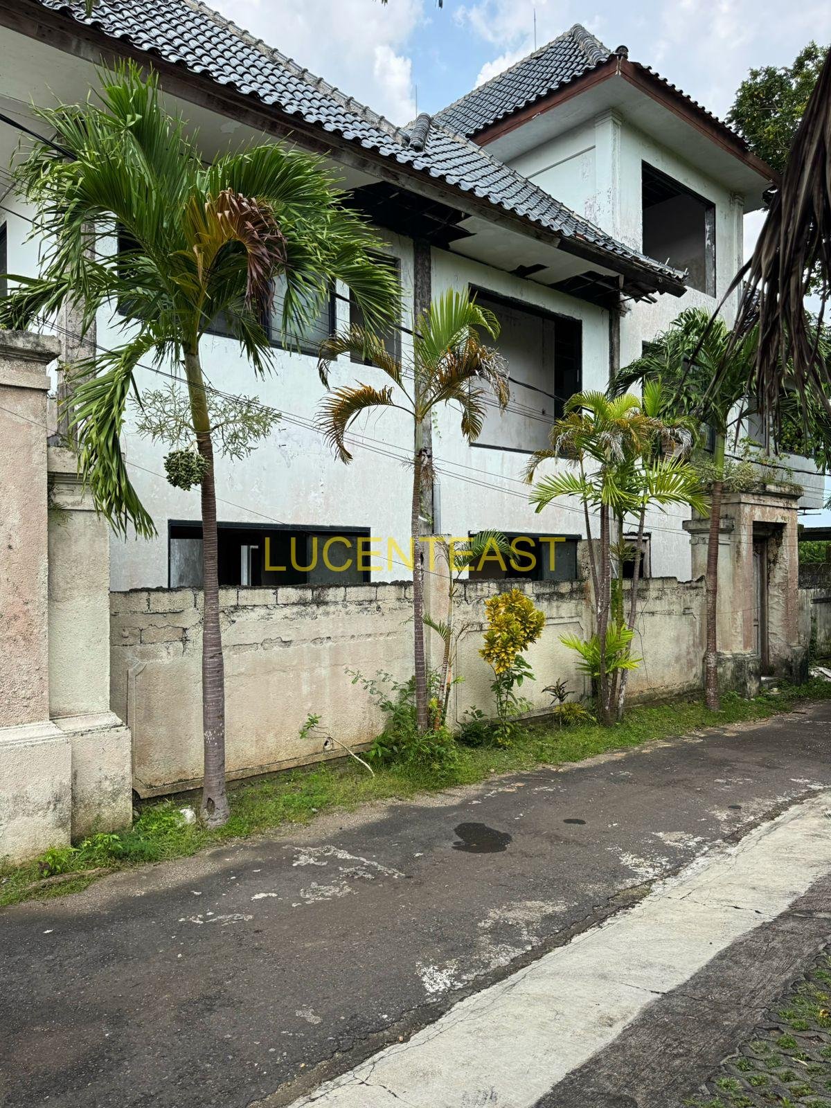 URGENT JUAL VILLA AT  NUSA DUA