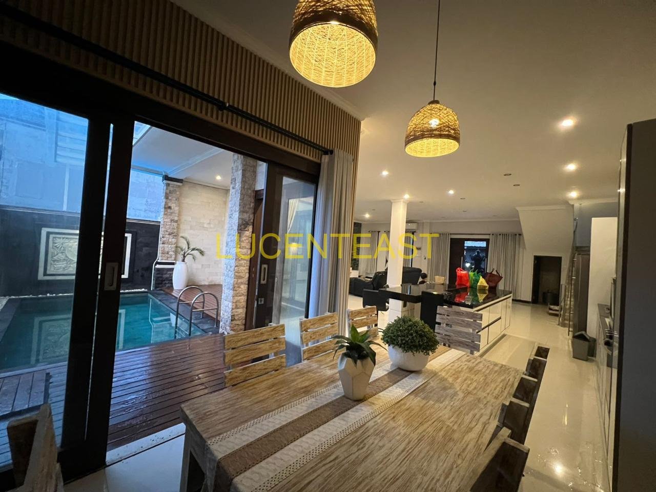 JUAL RUMAH MEWAH SEMI VILLA PEMOGAN