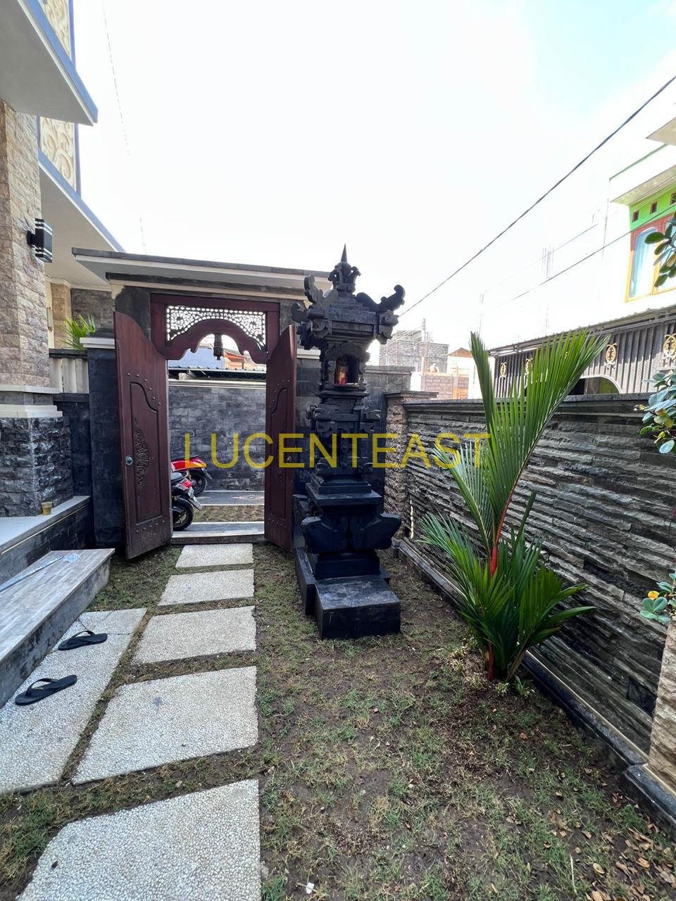 JUAL RUMAH MEWAH SEMI VILLA PEMOGAN