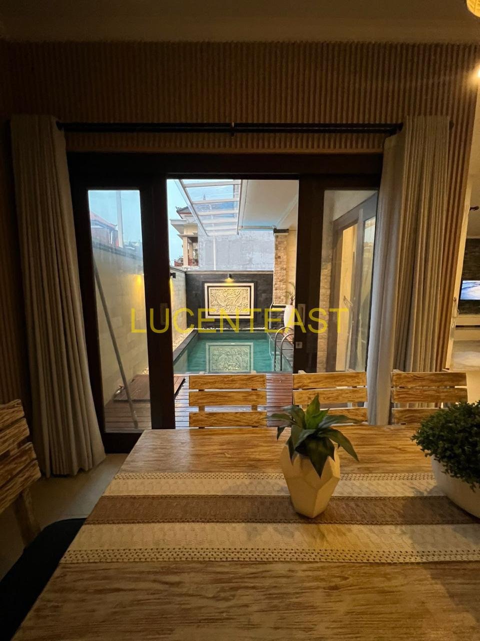 JUAL RUMAH MEWAH SEMI VILLA PEMOGAN