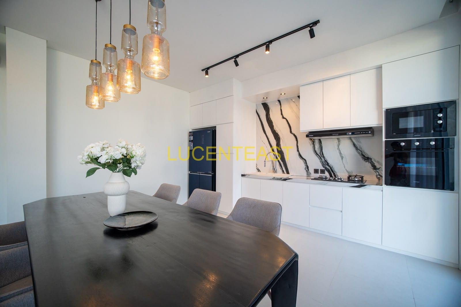 JUAL VILLA MODERN TROPICAL CANGGU