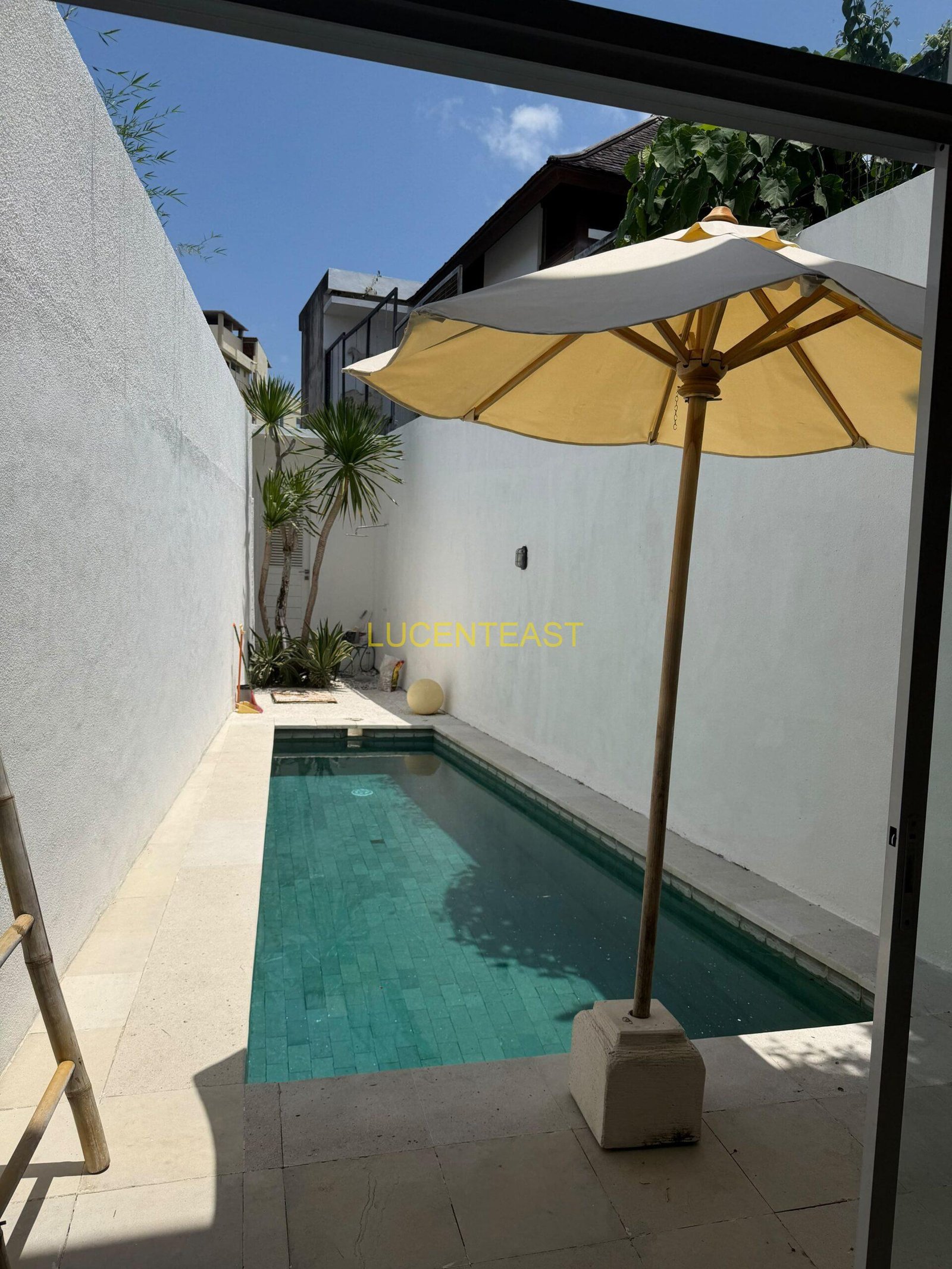 JUAL VILLA MODERN BERAWA